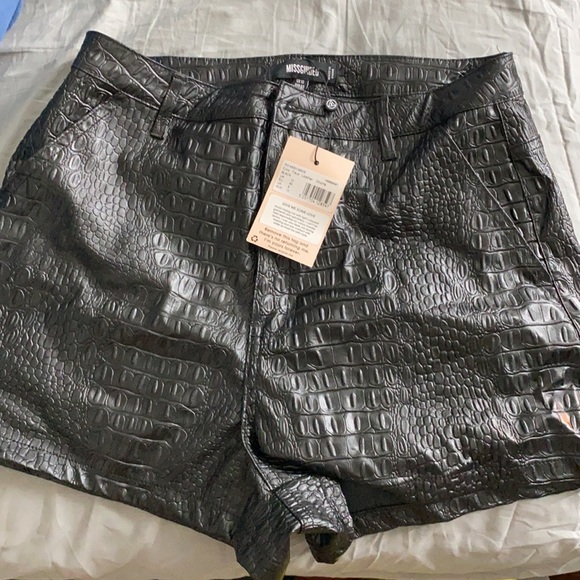 Black mock croc faux leather shorts - Picture 4 of 7